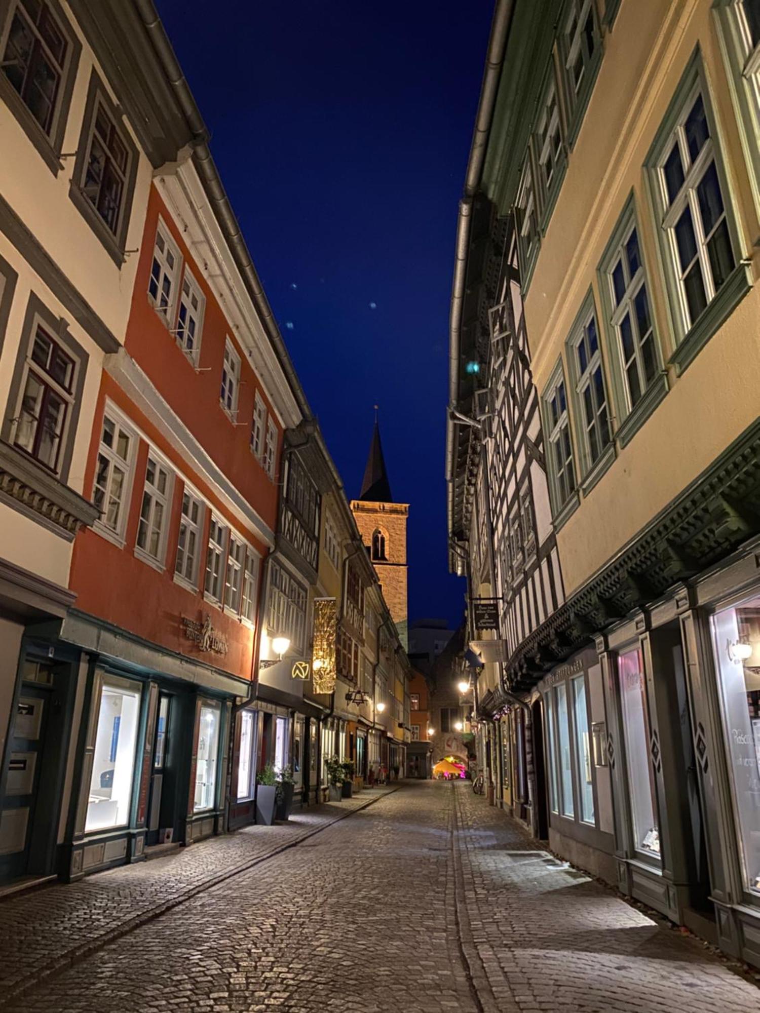 Ferienwohnung Schildblick Modernes Apartment Direkt In Der Altstadt Von Erfurt Nahe Der Kraemerbruecke - Beste Innenstadtlage Extérieur photo