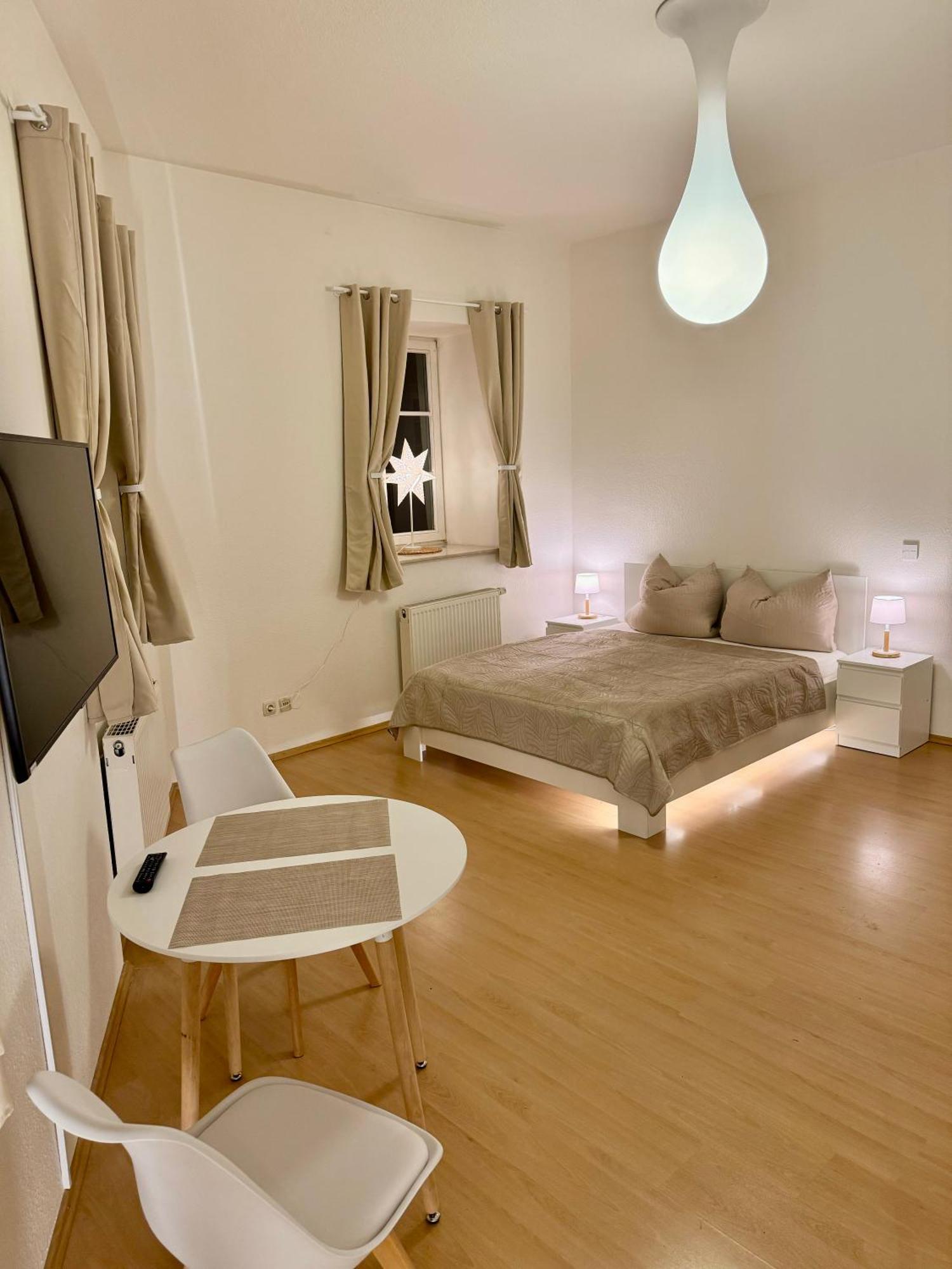 Ferienwohnung Schildblick Modernes Apartment Direkt In Der Altstadt Von Erfurt Nahe Der Kraemerbruecke - Beste Innenstadtlage Extérieur photo