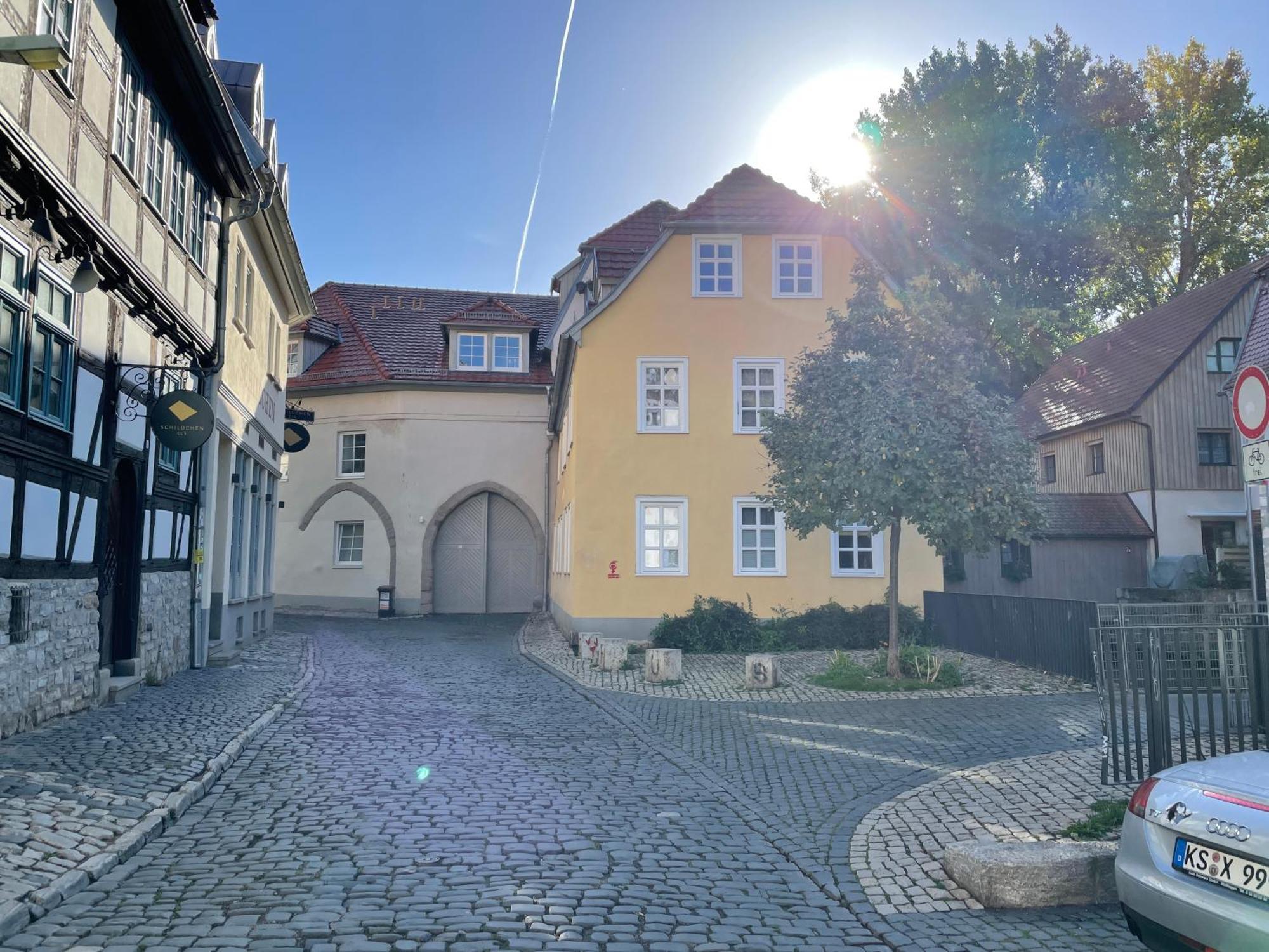 Ferienwohnung Schildblick Modernes Apartment Direkt In Der Altstadt Von Erfurt Nahe Der Kraemerbruecke - Beste Innenstadtlage Extérieur photo