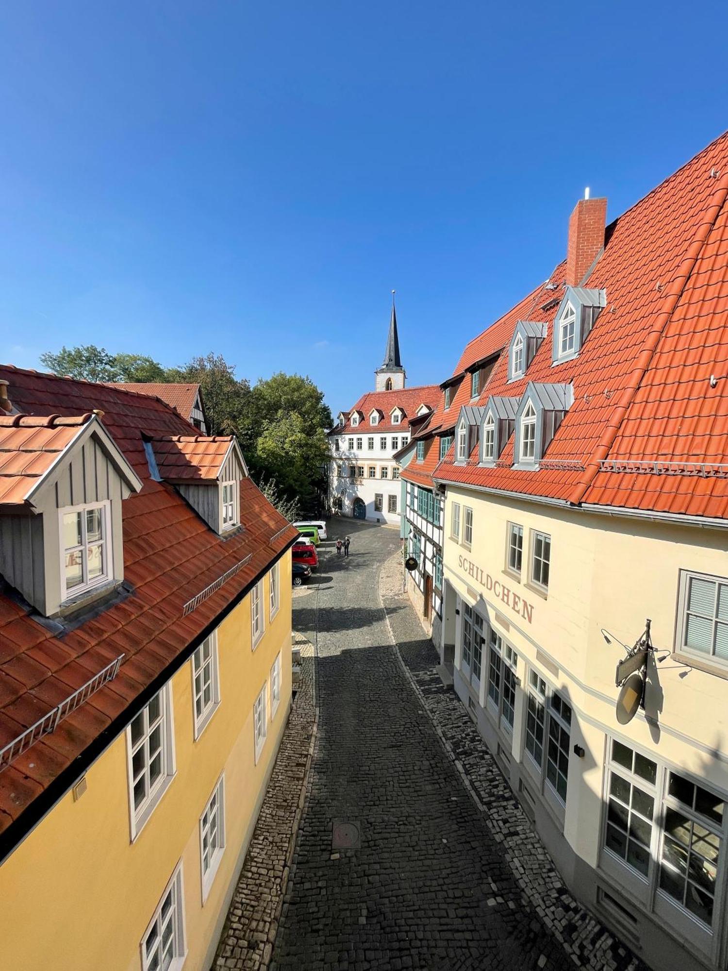 Ferienwohnung Schildblick Modernes Apartment Direkt In Der Altstadt Von Erfurt Nahe Der Kraemerbruecke - Beste Innenstadtlage Extérieur photo